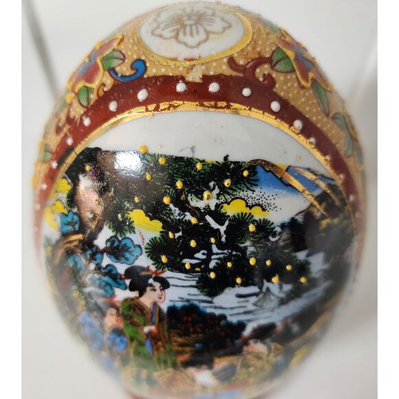 Japanese Porcelain Egg w/ Geisha Garden Scene Gold Gilt Raised Relief -Wood Base - Picture 4 of 16